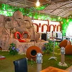 Ados Hotel
