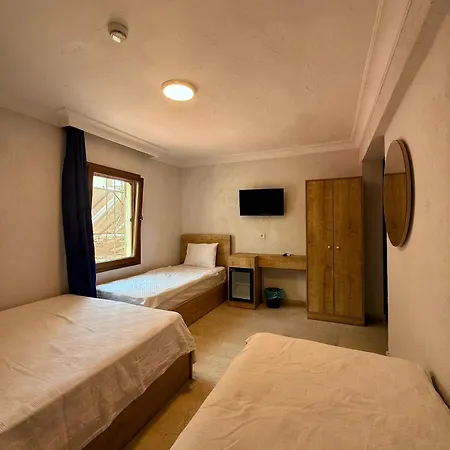 Ados فندق Çeşme