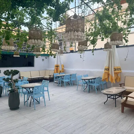 Ados Hotel 2*