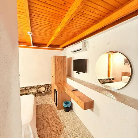 Hotel Ados