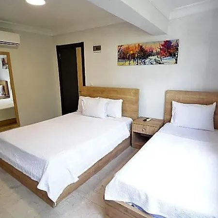 Ados فندق Çeşme